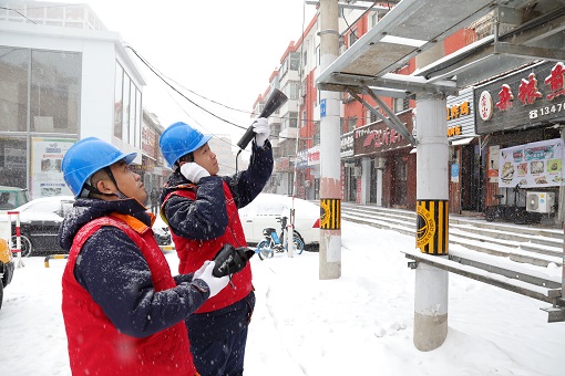 东北出现暴雪低温 全力保障百姓用电