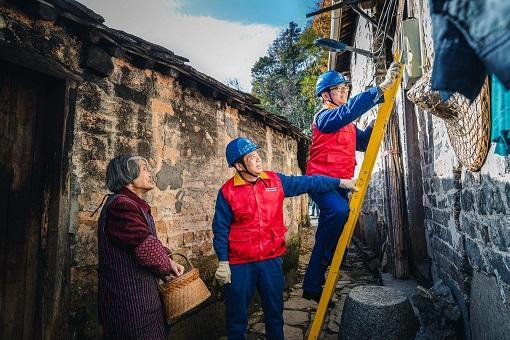 弘扬伟大建党精神坚定历史自信</p><p>　　在新的赶考之路上交出优异答卷