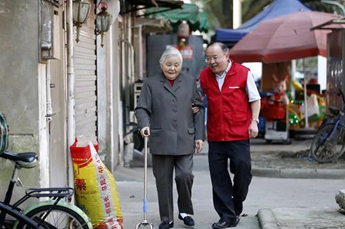 光明日报：“点灯人”钱海军 23年光明护万家