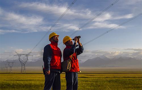 旗帜领航不断夯实筑牢两个基础　实事求是驰而不息加强作风建设