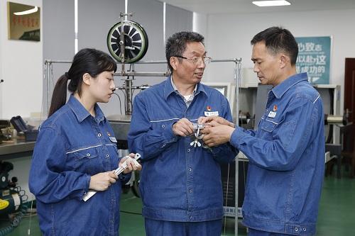 师徒党代表 一门双劳模