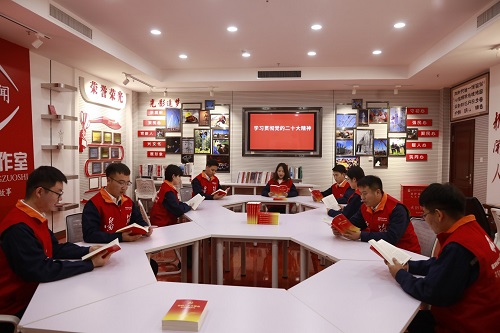在全面学习全面把握全面落实上下功夫</p><p>　　以学习新成果打开电力事业发展新天地