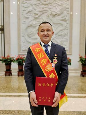 国家电网劳模先进给广大员工拜年