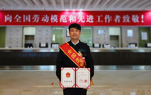 国家电网劳模先进给广大员工拜年