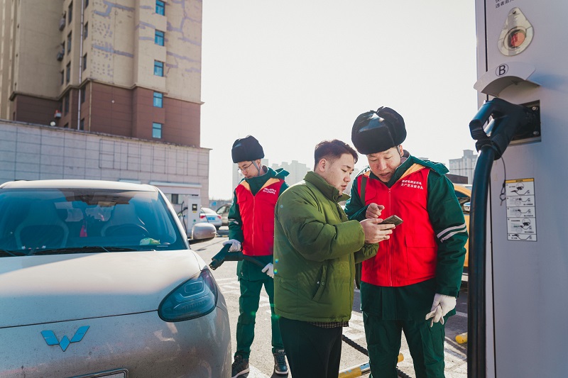 公司党组传达学习贯彻习近平总书记近期重要讲话精神和中央政治局会议精神