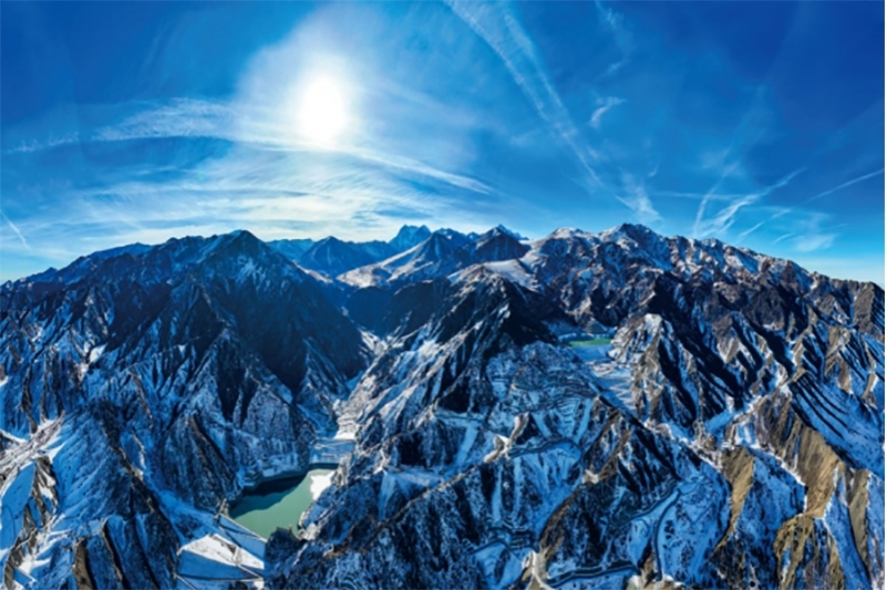 绿电奔涌出天山 动能澎湃向“新”行