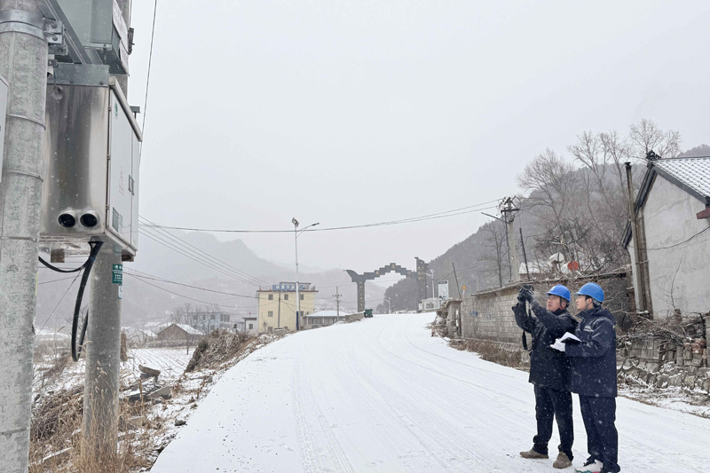 战寒潮抗冰雪保供电
