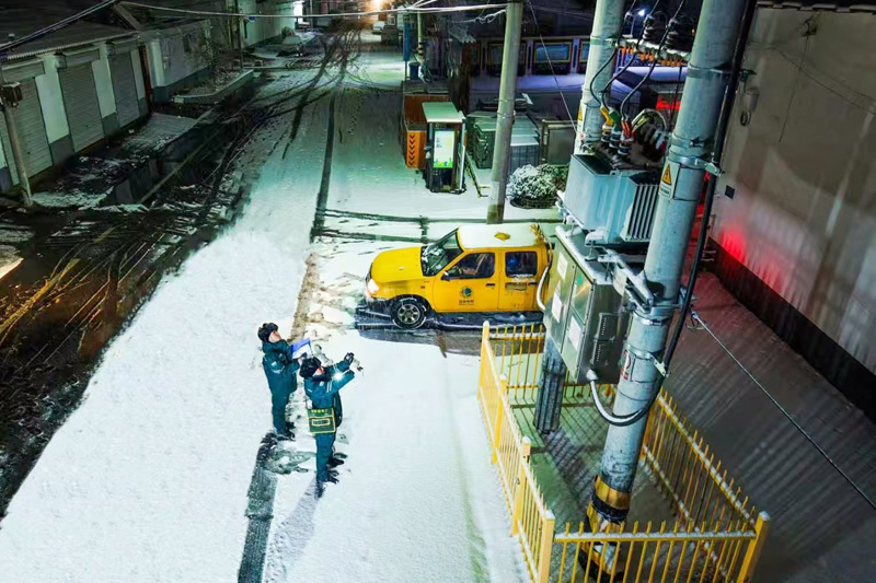 战寒潮抗冰雪保供电