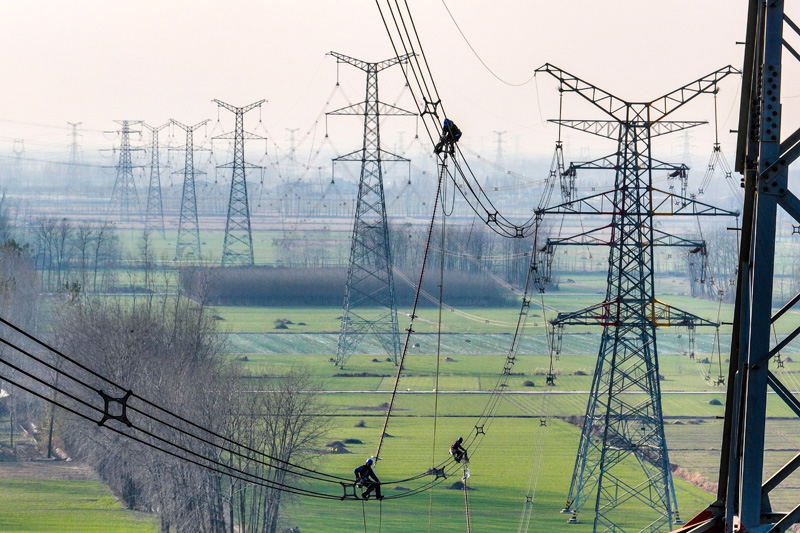 战寒潮抗冰雪保供电