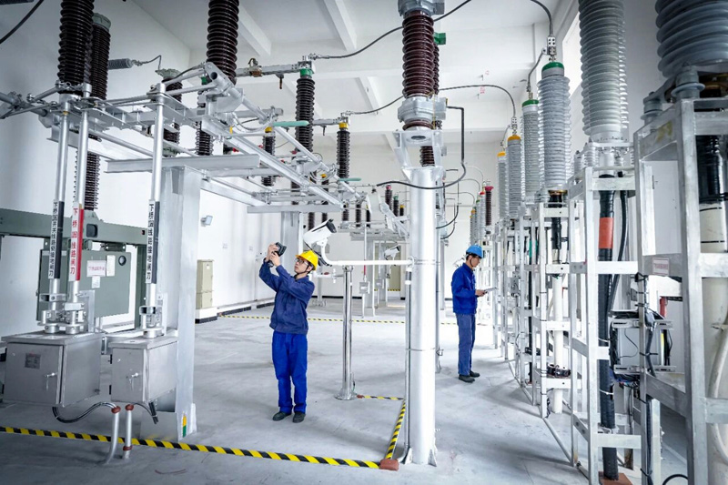 战寒潮抗冰雪保供电