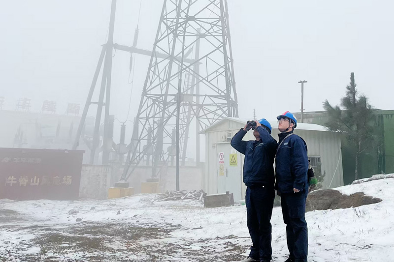 战寒潮抗冰雪保供电