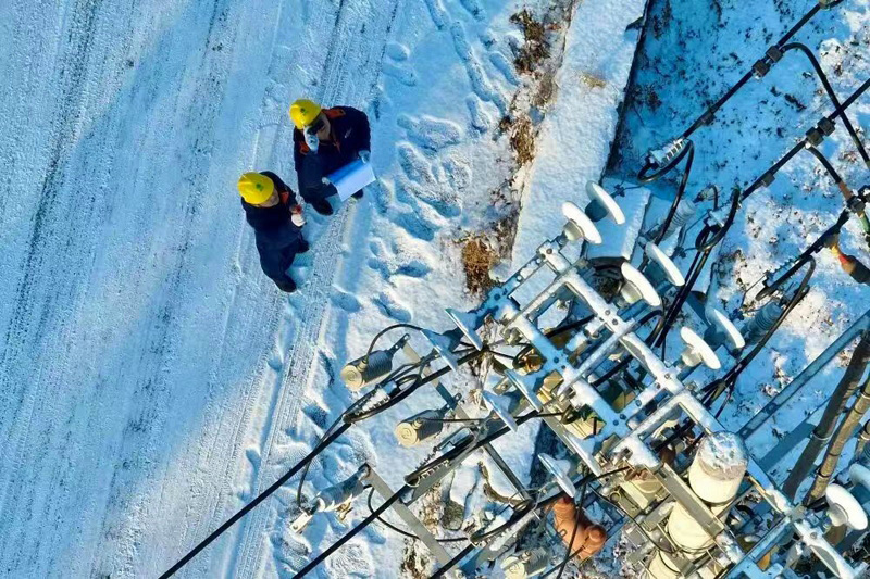 战寒潮抗冰雪保供电