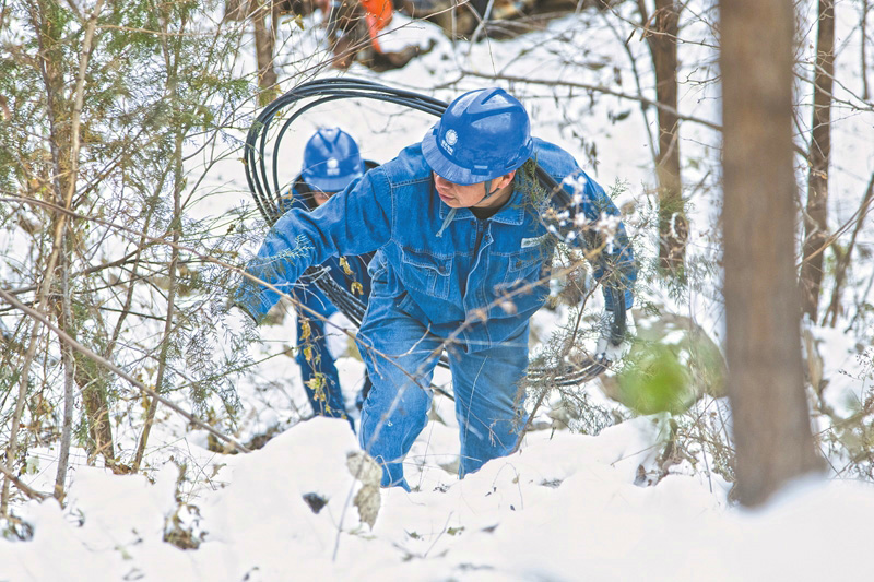 战寒潮抗冰雪保供电